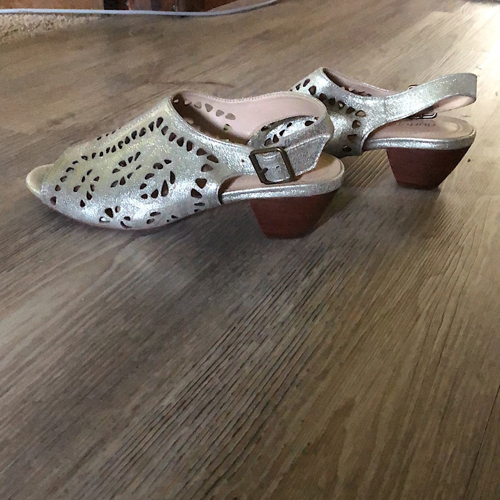 New Shoes. Never been worn           Size 6